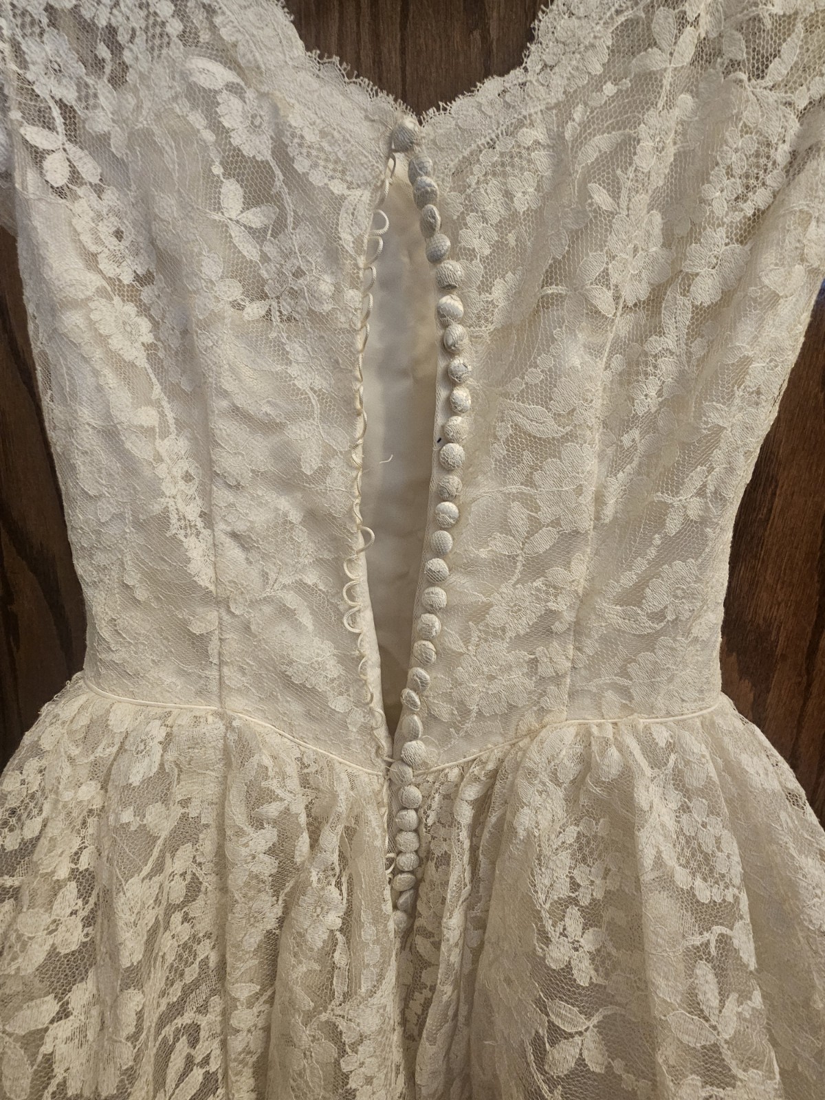Vintage 1959 Wedding Dress. Excellent Condition With Gauntlets.