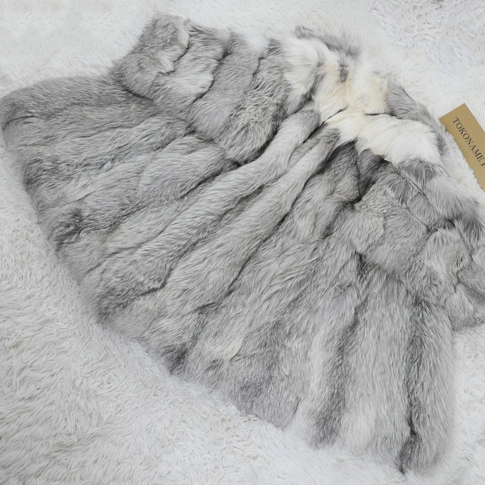 Platina Fox Long Coat – SAGA ROYAL FOX Soft and fluffy Vintage Fur Japan