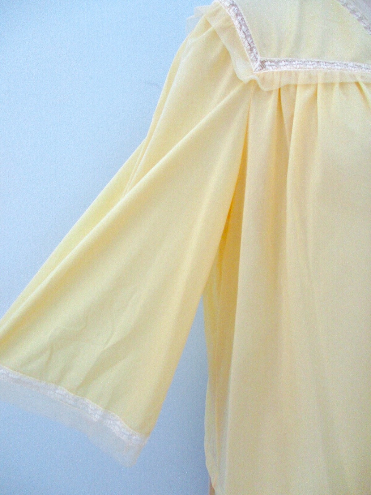 Vtg 50s 60s Lorraine Butter Yellow Nylon Bedjacket Short Robe Eyelet Lace Trim M