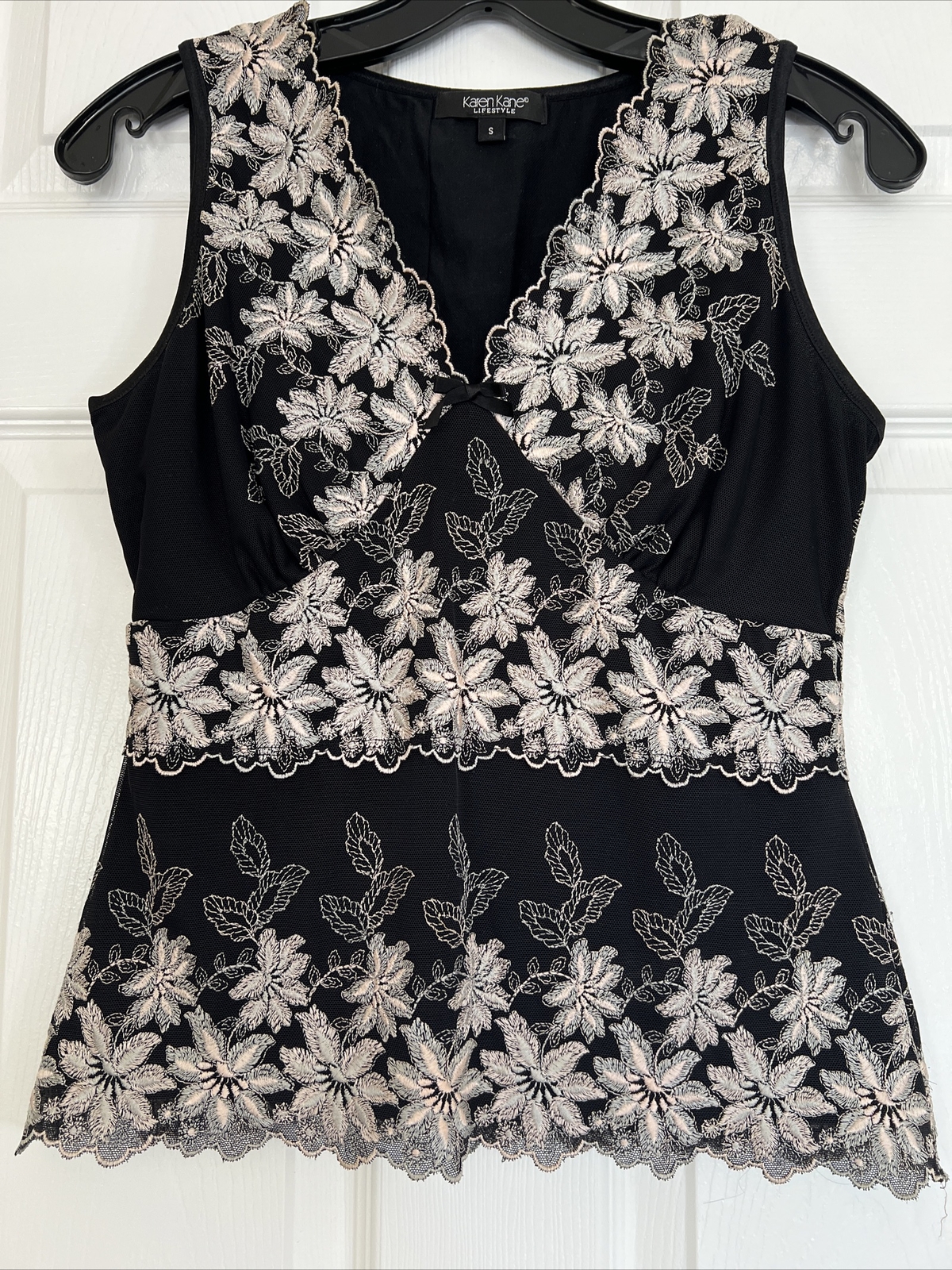 Vintage Karen Kane Slip On Black With Pink Florets Embroidery Short Top XS/S