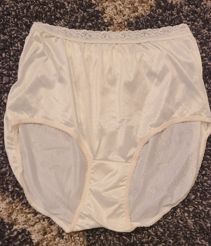 90’s Vintage Hanes Her Way 100% Captiva nylon panties w/tags sz 6-10