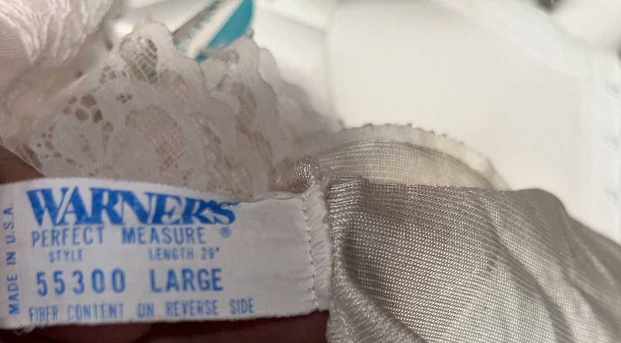 VINTAGE SLIP SKIRT LINGERIE LARGE BEIGE w/ LACE by WARNERS PERFECT MEASURE 29”