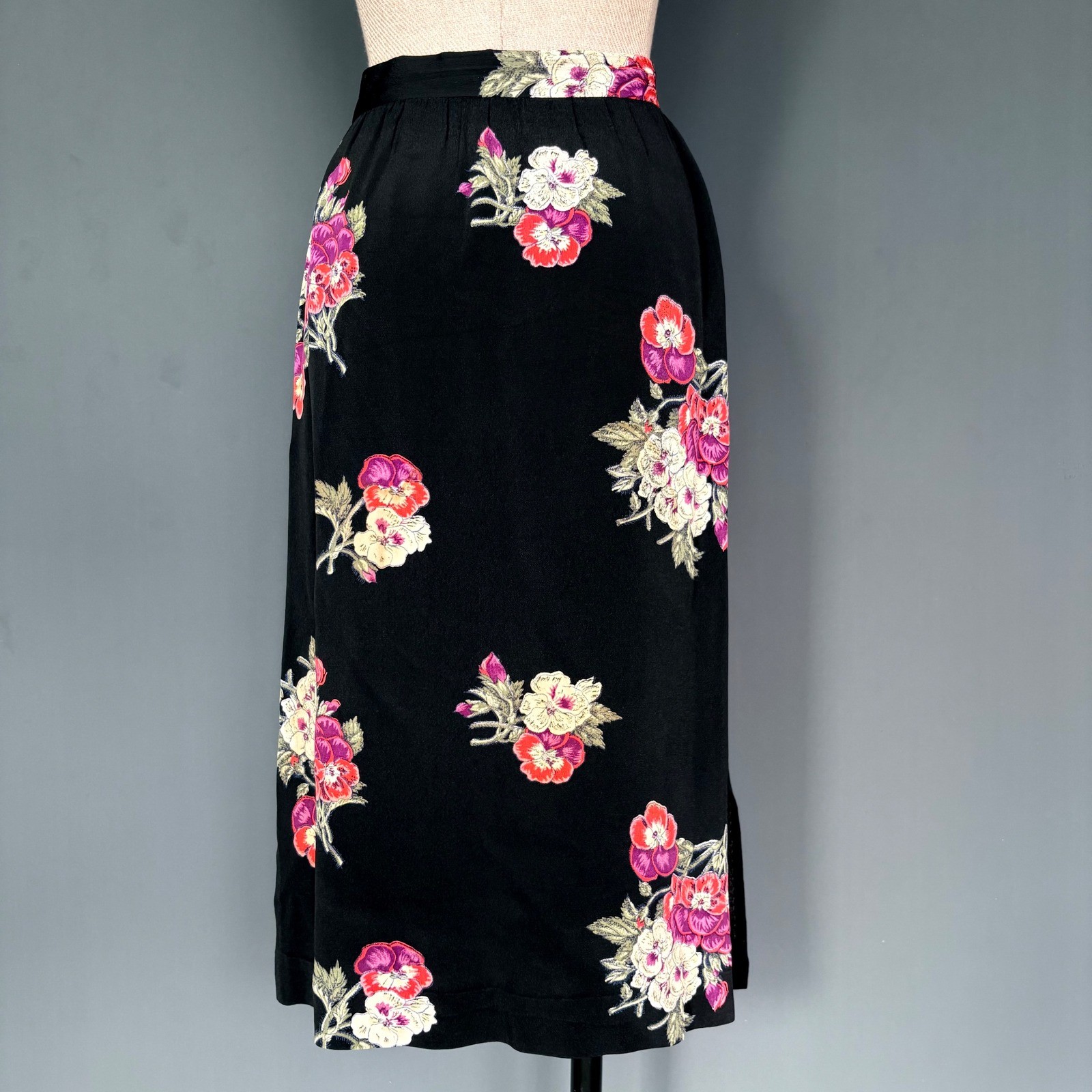 Vintage Asian Skirt Suit | Sz 4 | 100% Silk Floral Cheongsam Hostess – 1970s 80s