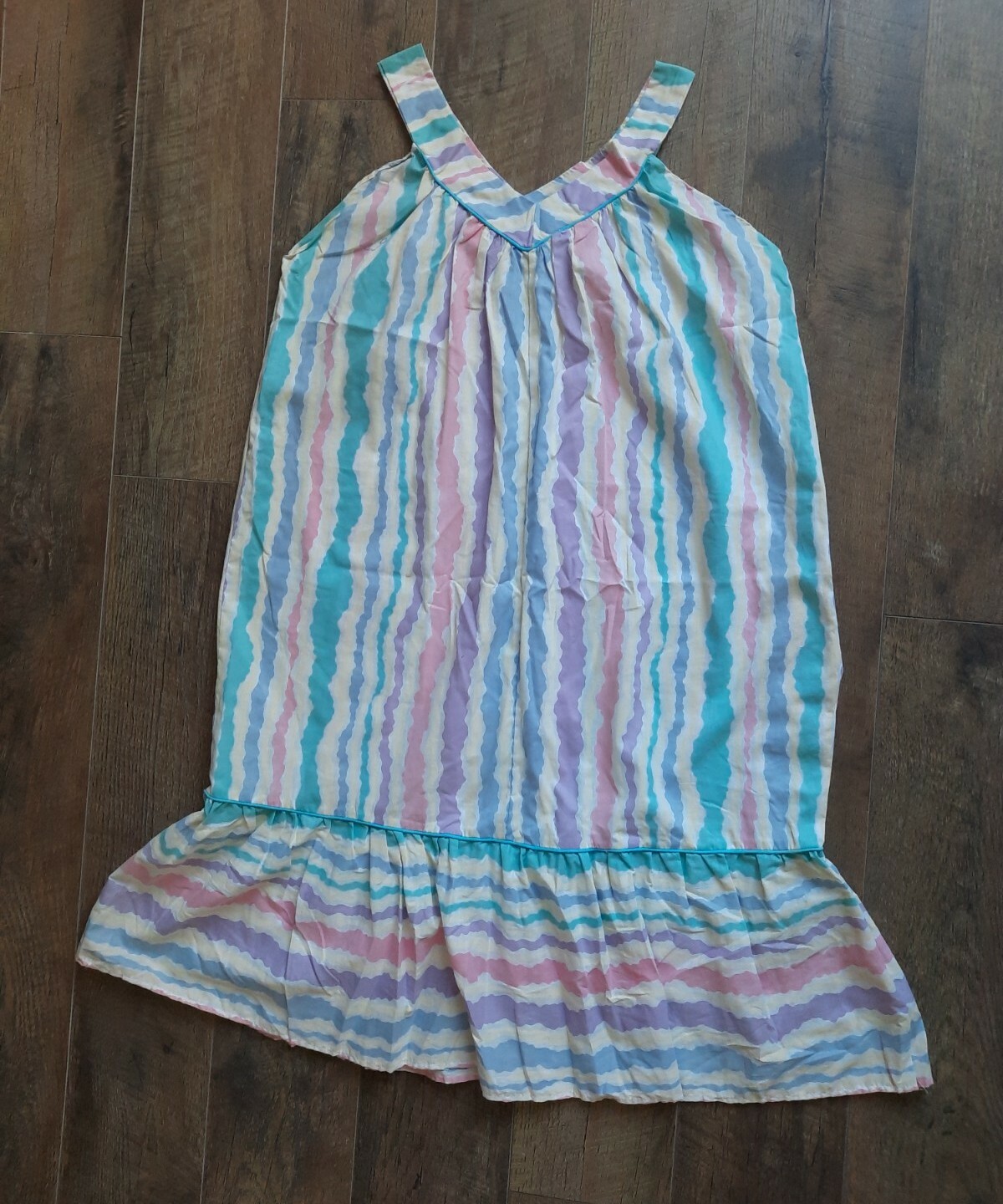 VTG TV Loungers Dress Muumuu Size M Sleeveless V-Neck Below Knee Ruffle Pocket