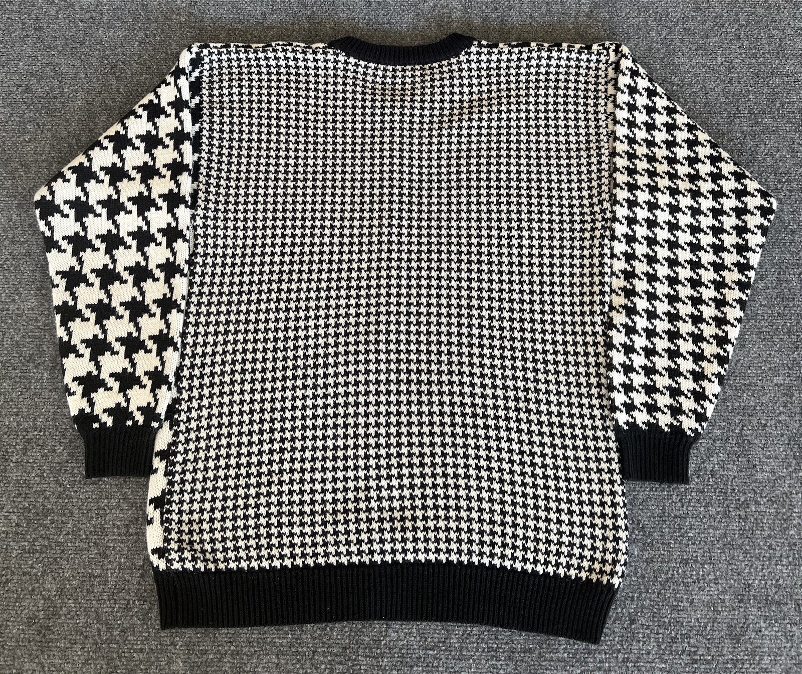 Counterparts Womens VTG Sweater Black White Houndstooth Chili Pepper Medium