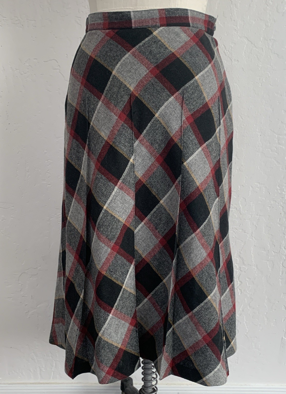 Vintage Panther Plaid Pleated Bias Skirt Red Grey Black Cream Gold Size 11/12