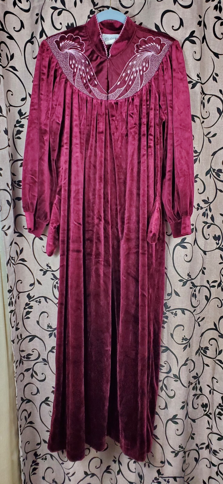 Vintage Donna Richard for Gillian & O’Malley Large Red Velour Long Nightgown GUC