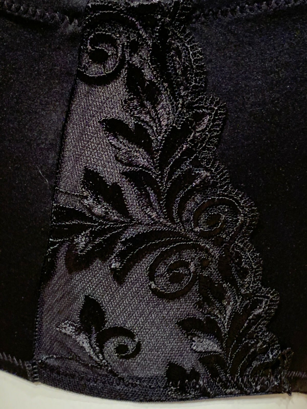VINTAGE SOMA ~ BLACK ~ SENSUOUS LACE MODERN BRIEF PANTIES ~ SMALL