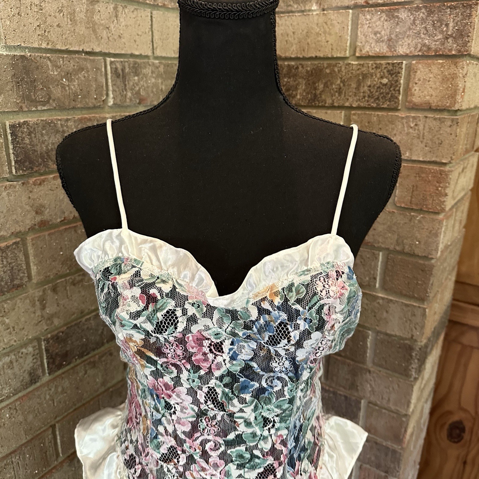 80s VTG Victoria’s Secret Gold Label Floral Lace Teddy Bodysuit Ruffle Size L