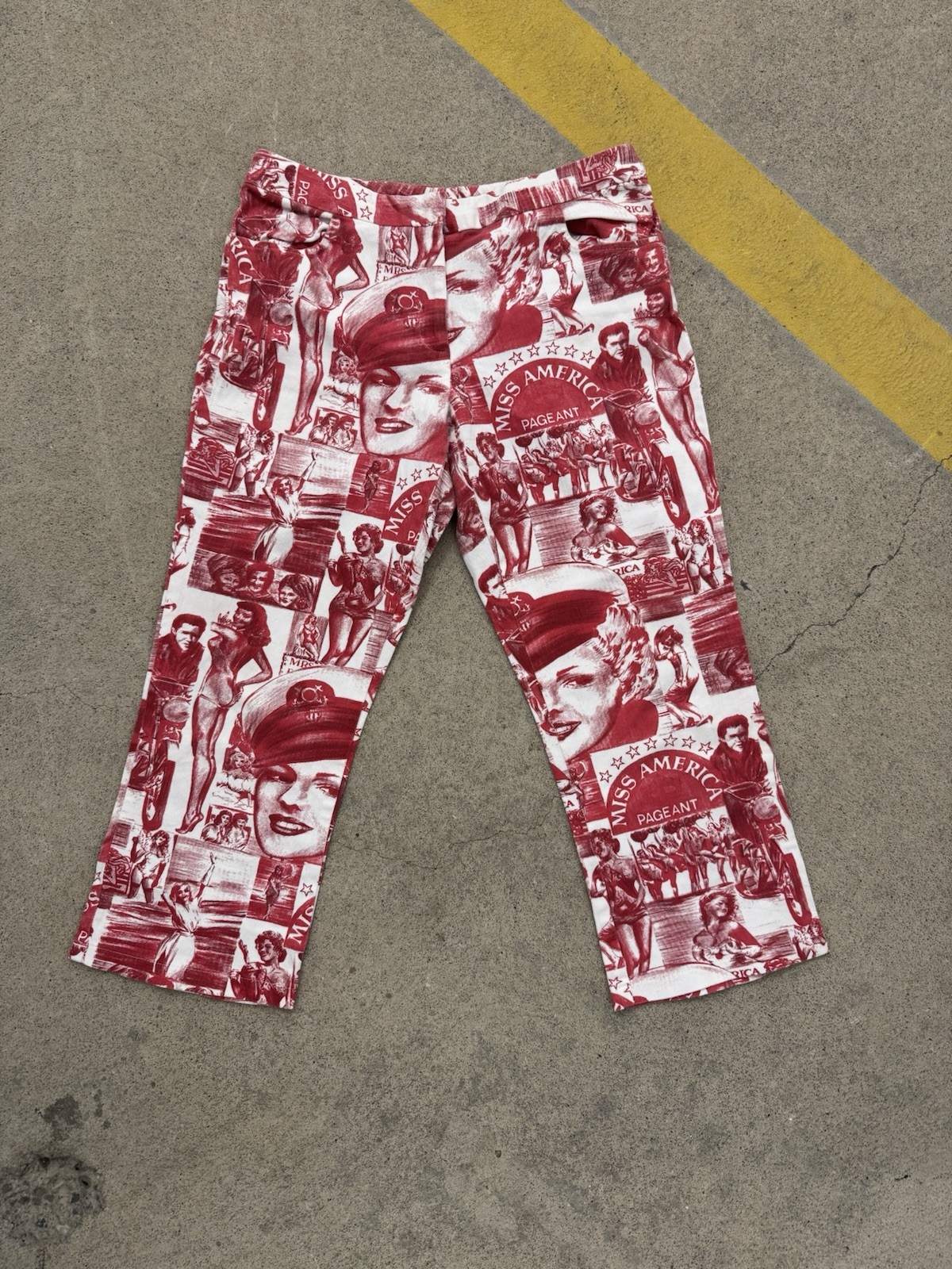 BLISS 80s 90s Capri Style Pants Miss America Red AOP Beauty Pageant Pop Art