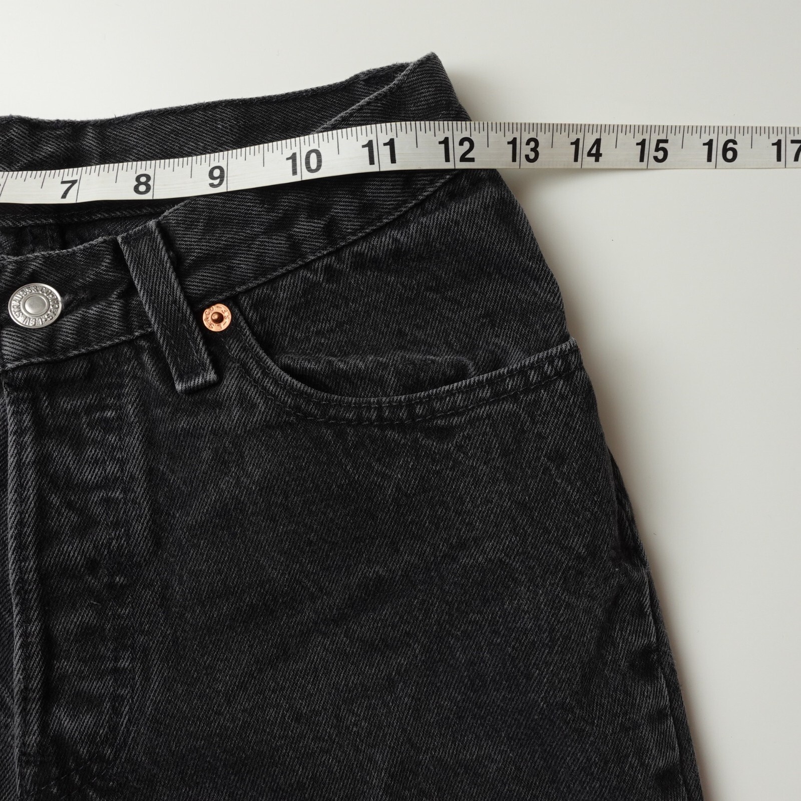 Vintage 90s Levi’s 501 18501-0660 Womens Black Denim Jeans Made in USA 5 L 24×33