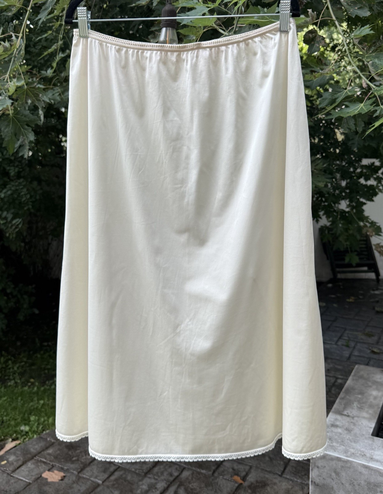 Vintage Vanity Fair Half Slip Womens L Ivory Nylon Midi Length Lace Trim USA GUC