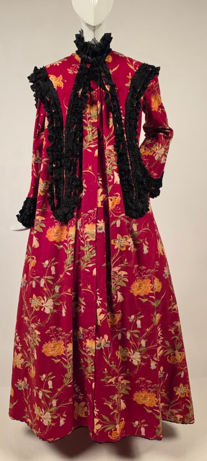 VICTORIAN 1890’S VIBRANT FLORAL RED DRESS W BELL SLEEVES + WATTEAU TRAIN REAR