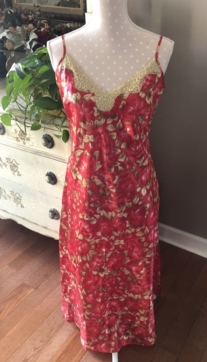 Cato Dark Red Silky Long Nightgown Floral w/lace 100% Polyester Women’s M
