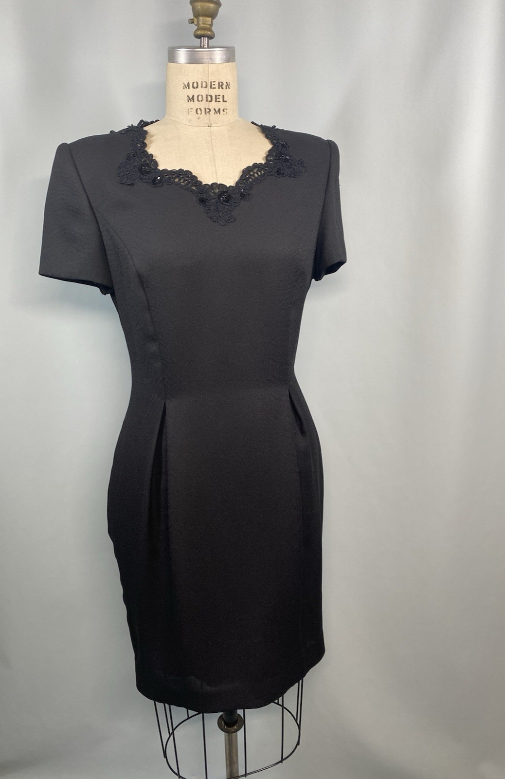 Vintage Dress SIZE 8 MEDIUM black short MAGGIE LONDON sheath 80s 90s