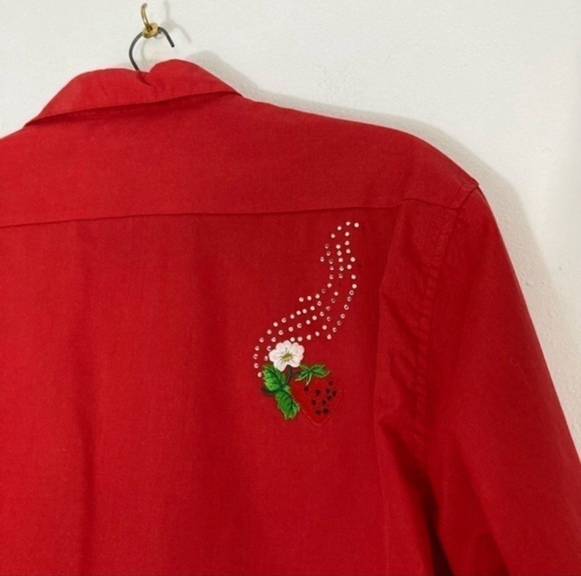 Vintage Las Olas red strawberry rhinestone appliqué button up shirt size Medium