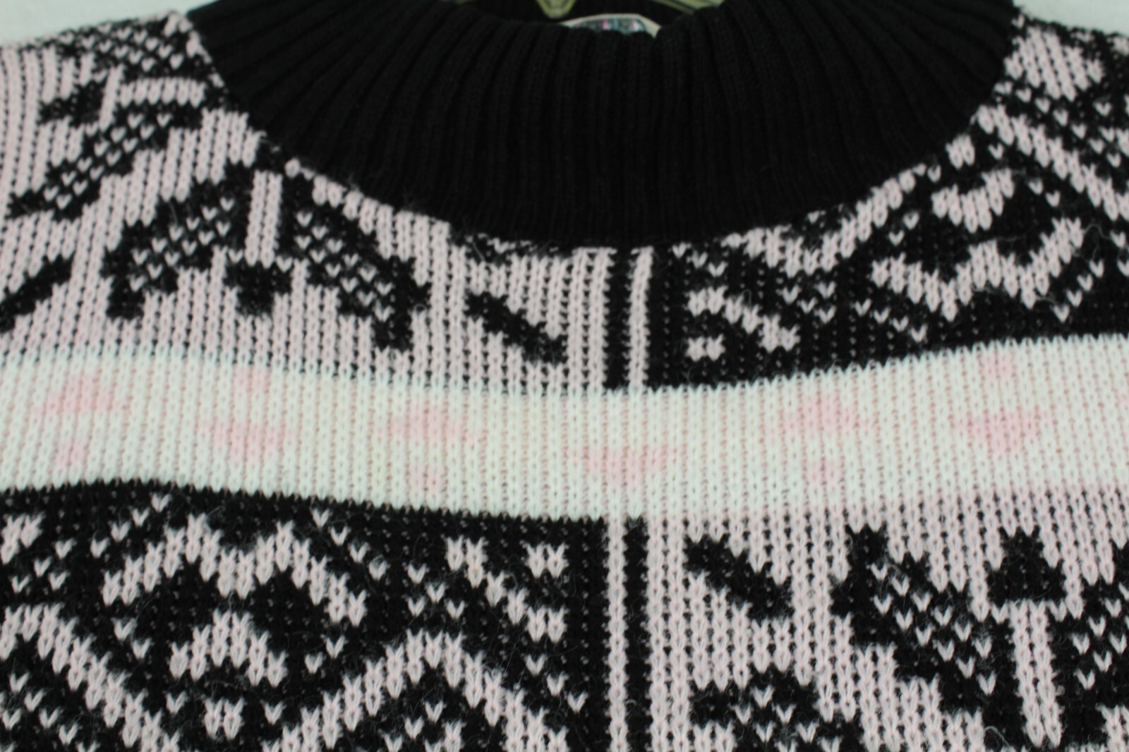 Vintage Croquet Club Women’s Large Sweater Black and Pink With Snowflakes