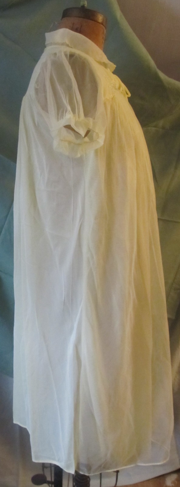 Vintage 60’s yellow Acetate Tricot & Nylon classic pin-up nightgown sz M