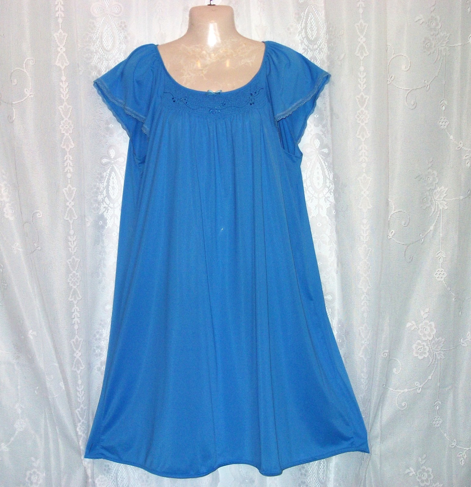 Med.(Lg.)Miss Elaine,ocean blue,waltz.vintage nightgown,comfy soft nylon,lingeri