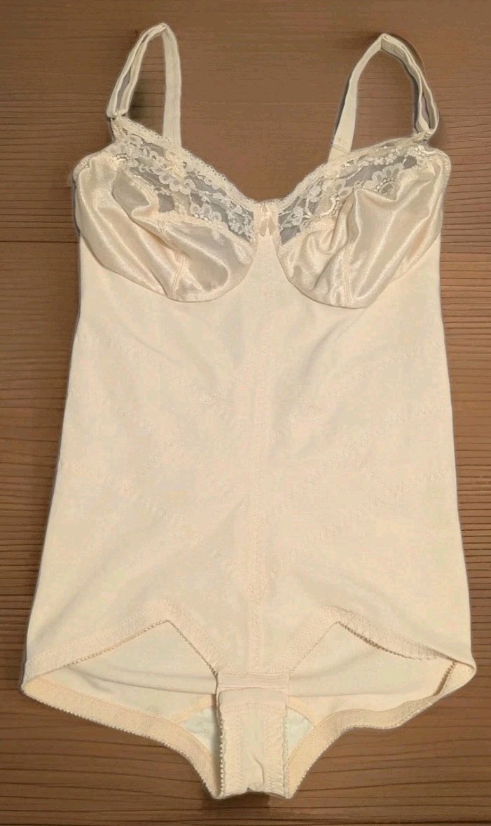 Vtg Young Smoothie Pink Body Suit Teddy Shaper 38D Satin, Lace Underwire Bra