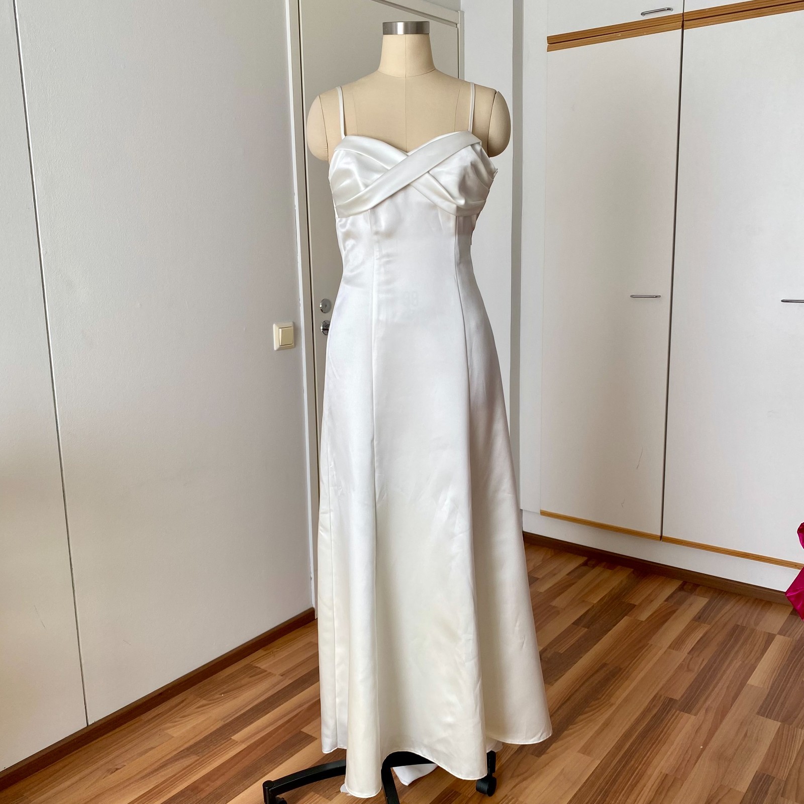 Vera MONT Vintage Wedding Dress Minimalist Spaghetti Straps Floor Length Bridal