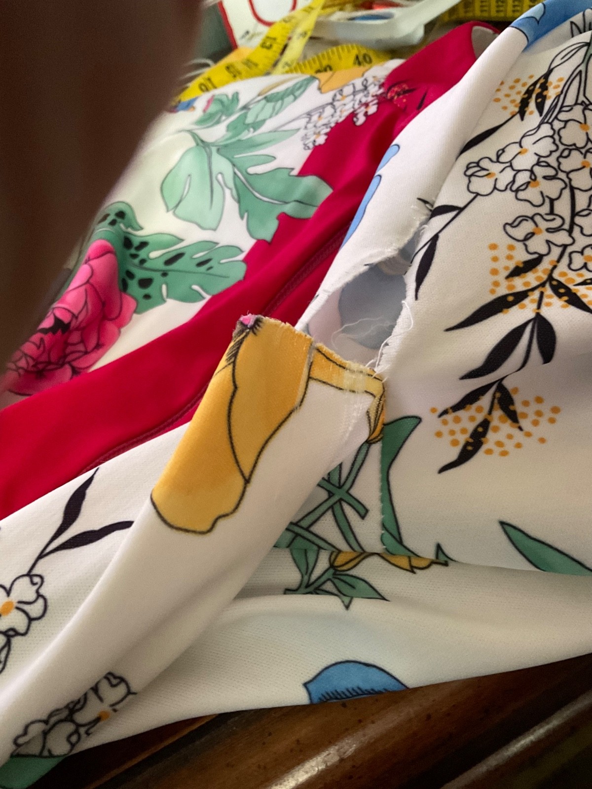 BP-EVELYN PEARSON VINTAGE SATIN FLORAL ZIP UP ROBE`-Medium
