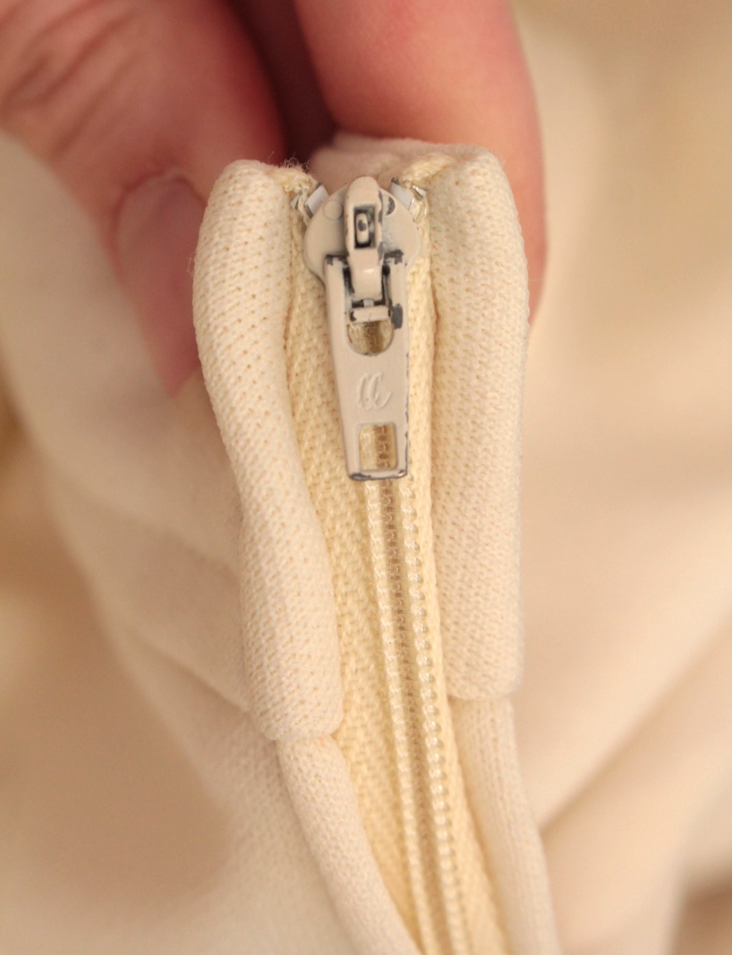 Vtg Women’s 70s White Cuff Sleeve Polyester Jumpsuit Sz M 1970s C.M. Courtney