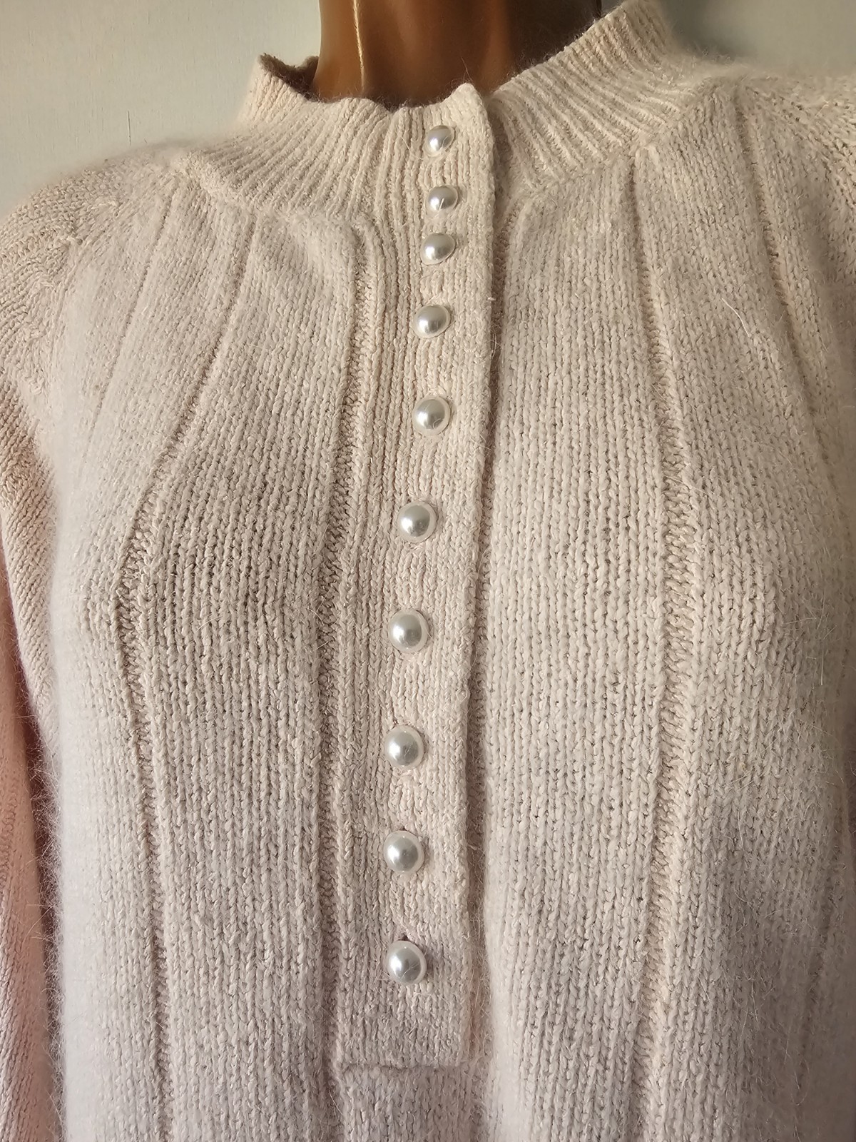 VENEZIA Vintage 80′ Silk Angora Blend Pearl Buttons Henley Sweater. Size 22/24