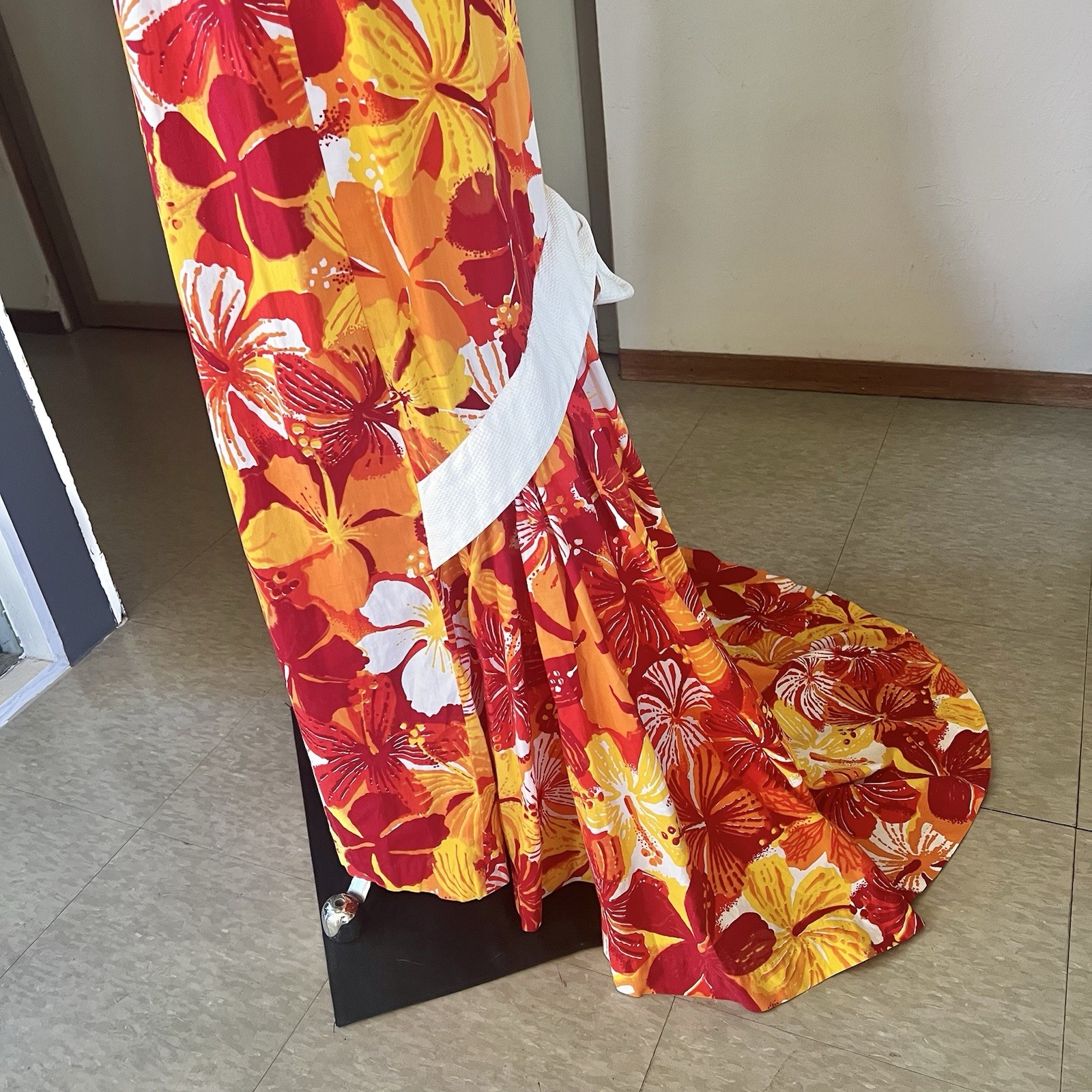 1950s Vintage Alfred Shaheen Hawaiian Maxi Wiggle Dress With Train 27w