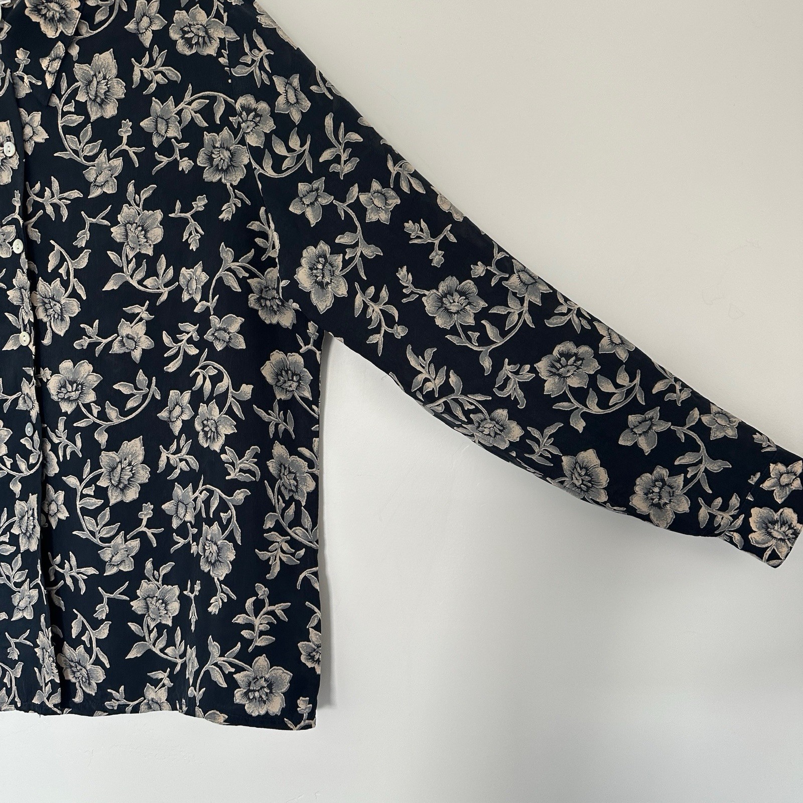 Vintage Parisian 90’s 1.2.3 Buttoned Floral Shirt 100% Cupro Black 40 FR / 8 US