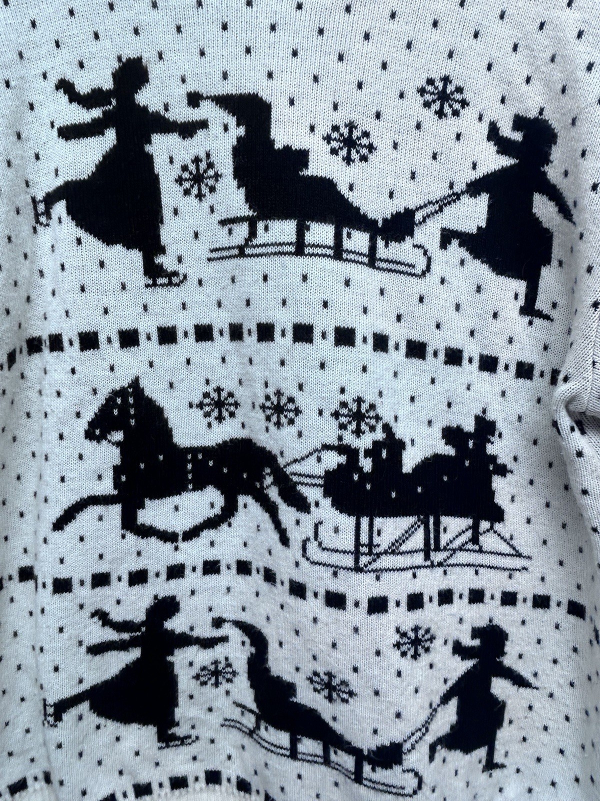 VTG Company Collection XL Black &White Acrylic Christmas Holiday Sweater