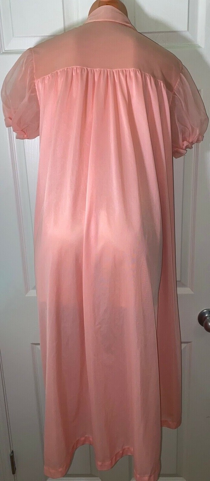 GOTHAM ~ VTG 60s ~ SILKY SHORT ROBE/PEIGNOIR ~ Peachy Pink ~ ALL NYLON ~ USA ~ M