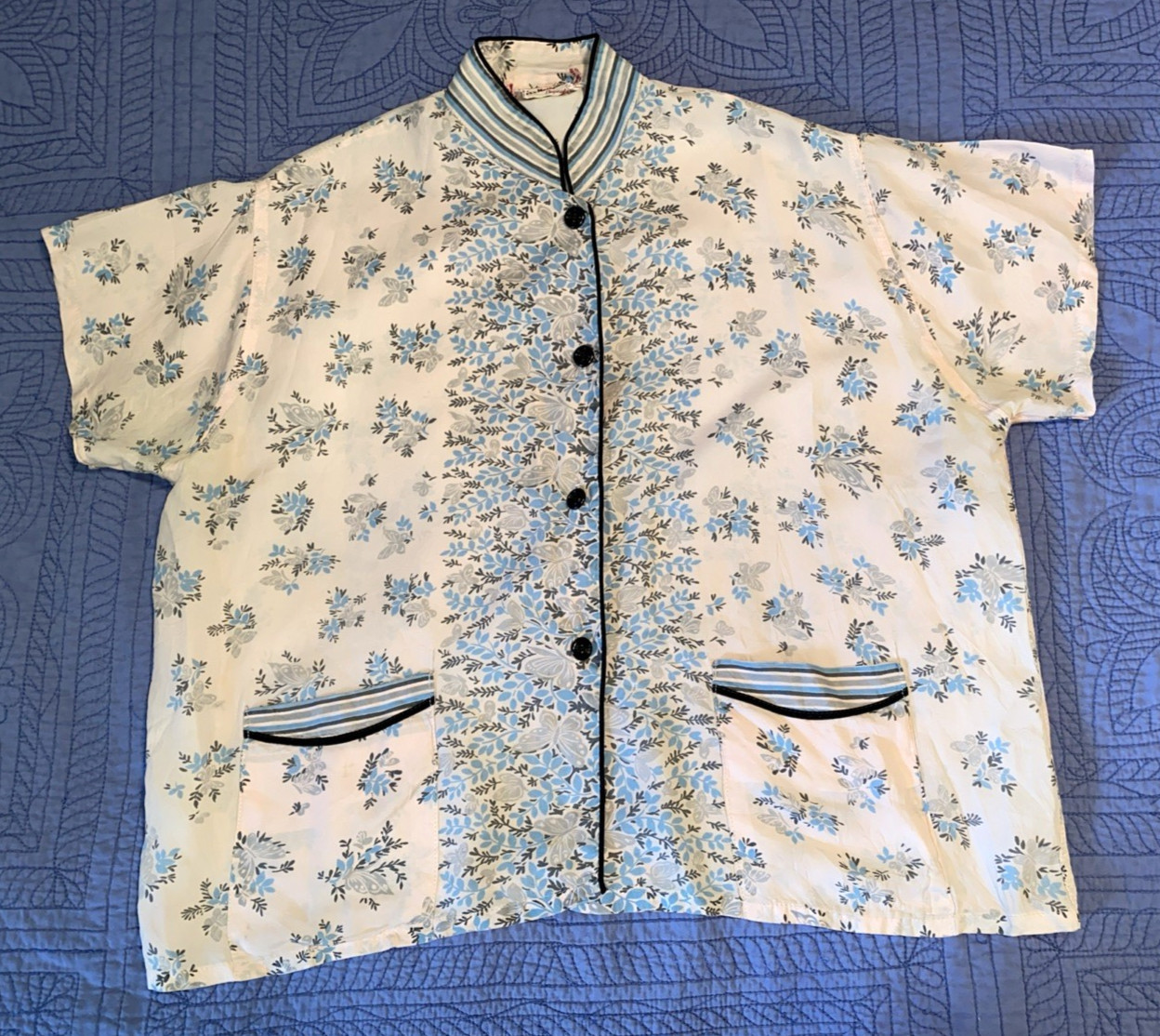 VINTAGE Asian Inspired Print Bed Jacket M Button Front Pajamas Mandarin Collar