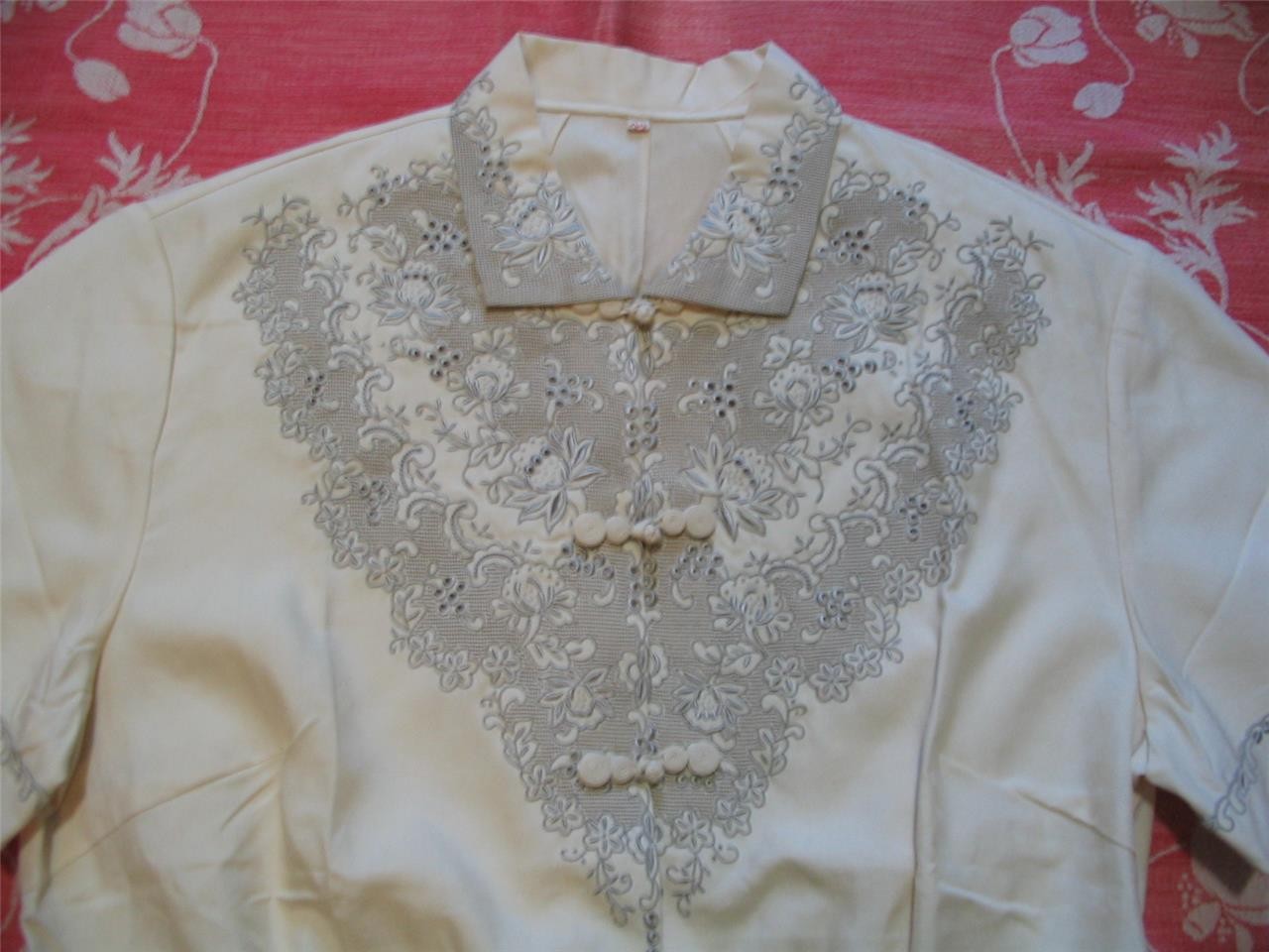 VINTAGE 1960S ~CREAM~LIGHT YELLOW~100% SILK BLOUSE~EMBROIDERY APPLIQUES~S~32-34