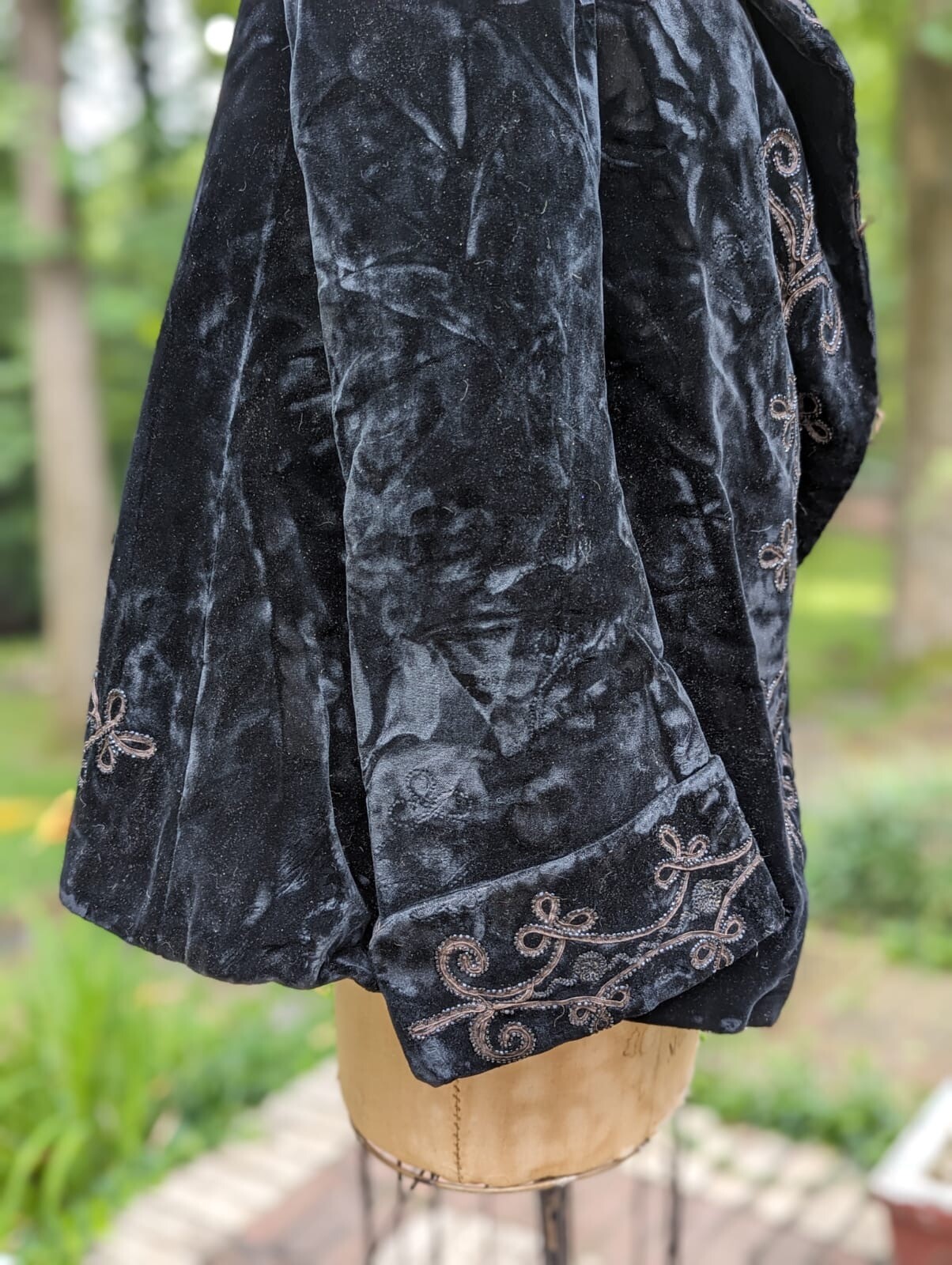 VICTORIAN 19TH C BLACK PLUSH VELVET JACKET W SOUTACHE & JET BEAD DETAIL