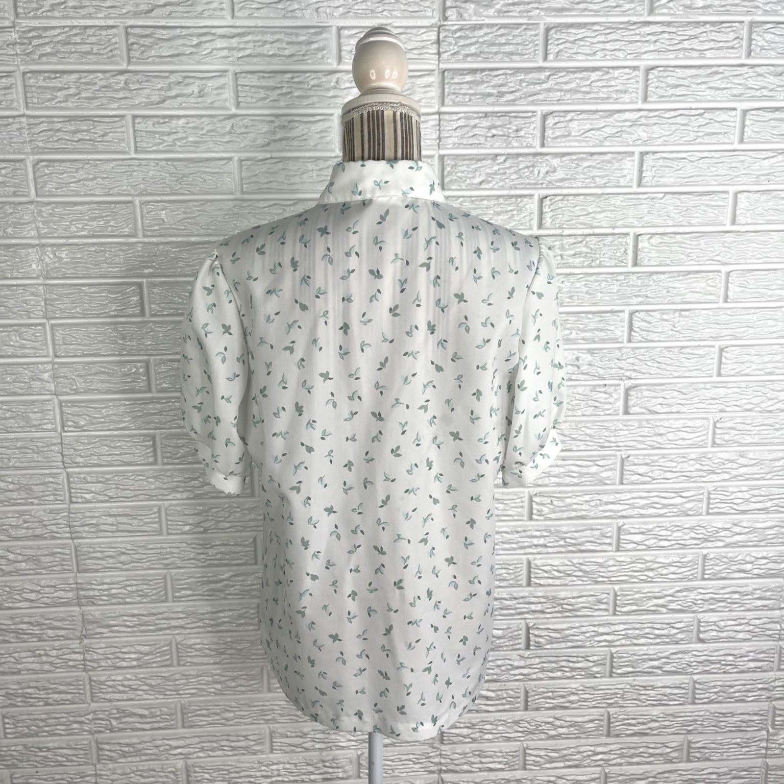 Vintage 70s Cos Cob Ditsy Floral Blouse Shirt Pintuck Detailing Size 15/16