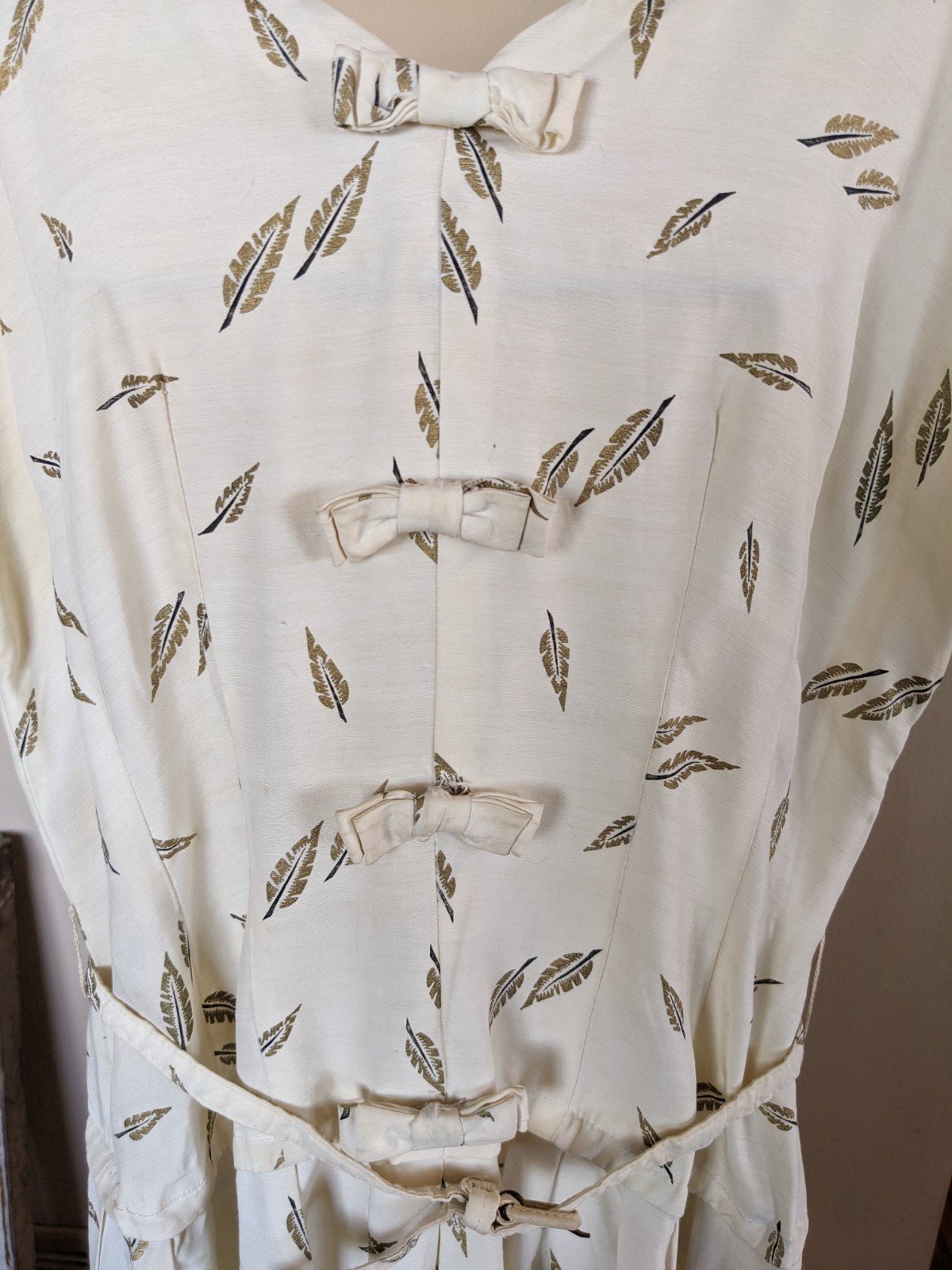 Vintage 1950s Ivory Day Dress Gold Feather Print V-Back Pleated A-Line w Belt
