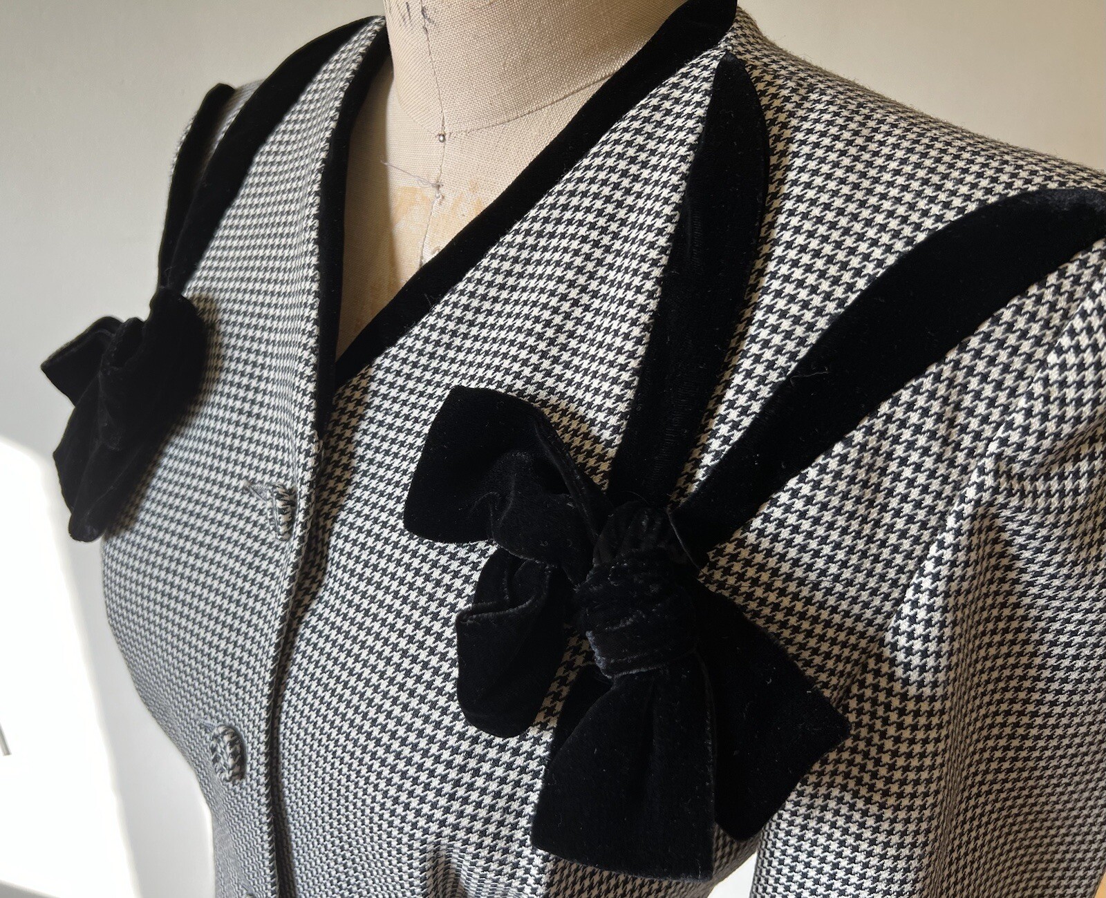 Vintage Norma Kamali 80’s Women’s Jacket Blazer Black White Houndstooth Velvet