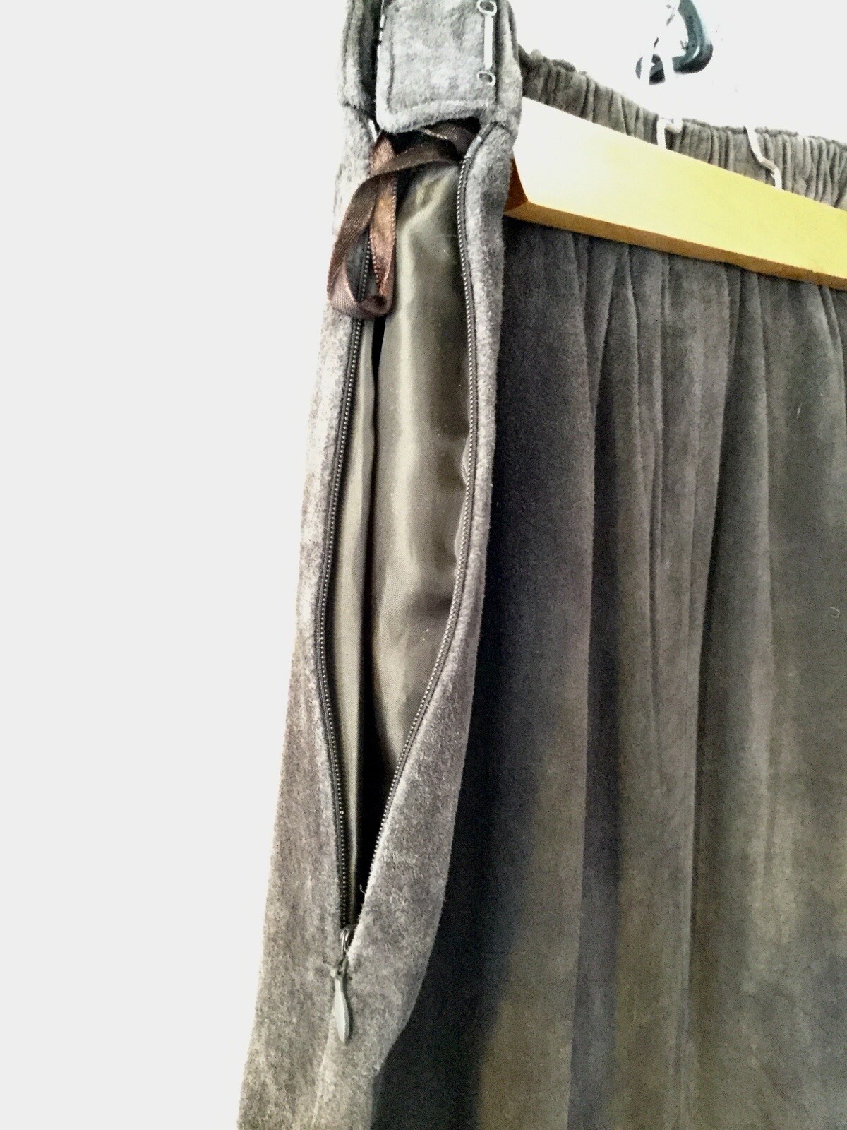 Vintage Deep Plum Purple Suede Midi Skirt by Dialog Size 6 1980’s 1990’s (076)