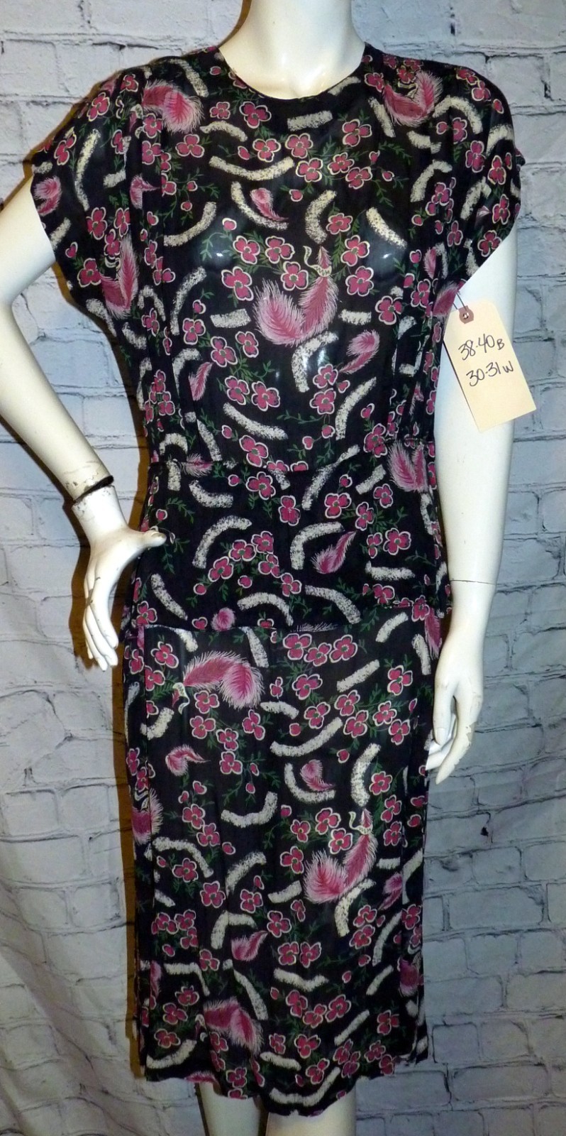 VTG 1940s Feather Print Rayon Peplum Dress Hollywood Costume Collection Bust 40″