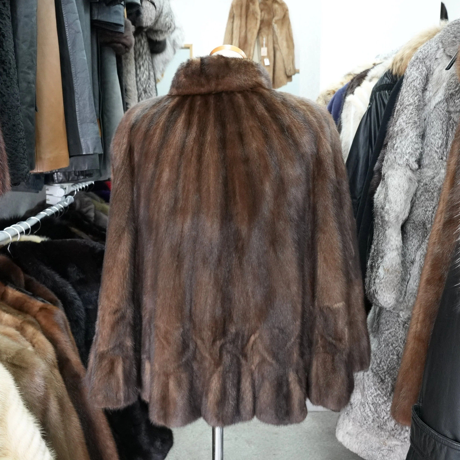 SAGA ROYAL MINK Design Cape – Genuine Vintage Fur From Japan