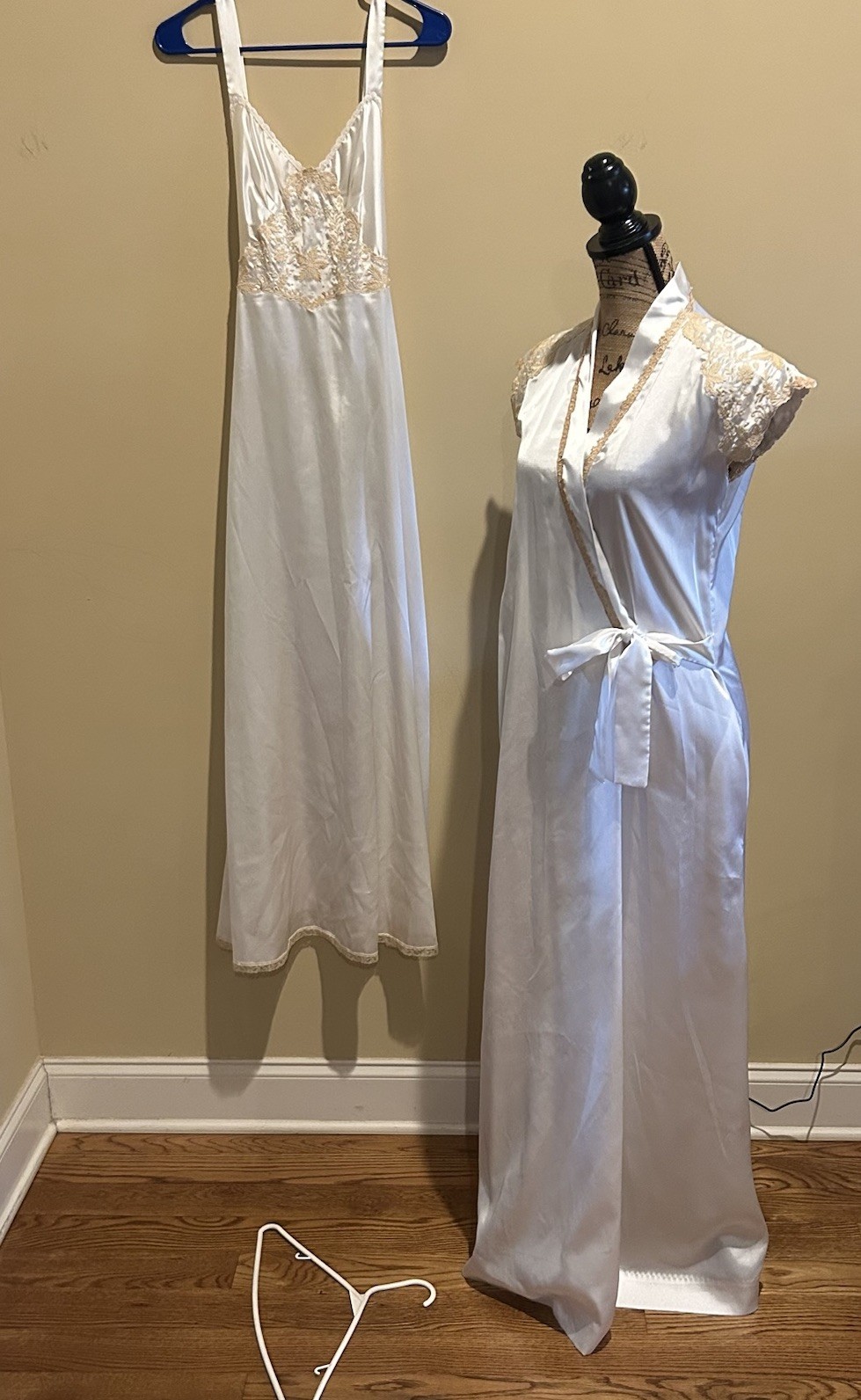 Vintage Women Christian Dior Lingerie Nightgown And Matching Robe White Lace