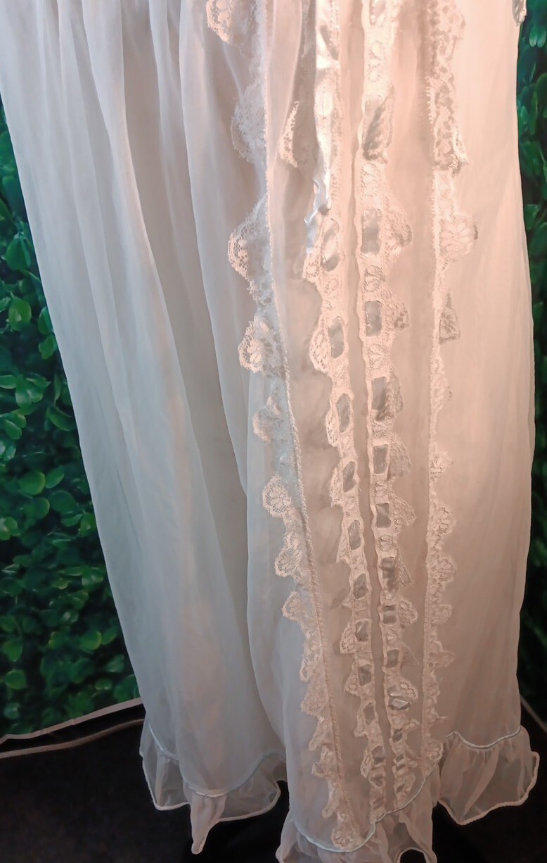 Dsigner Vintage White Blue Trim Nightgown Size Small #5527 Read Description