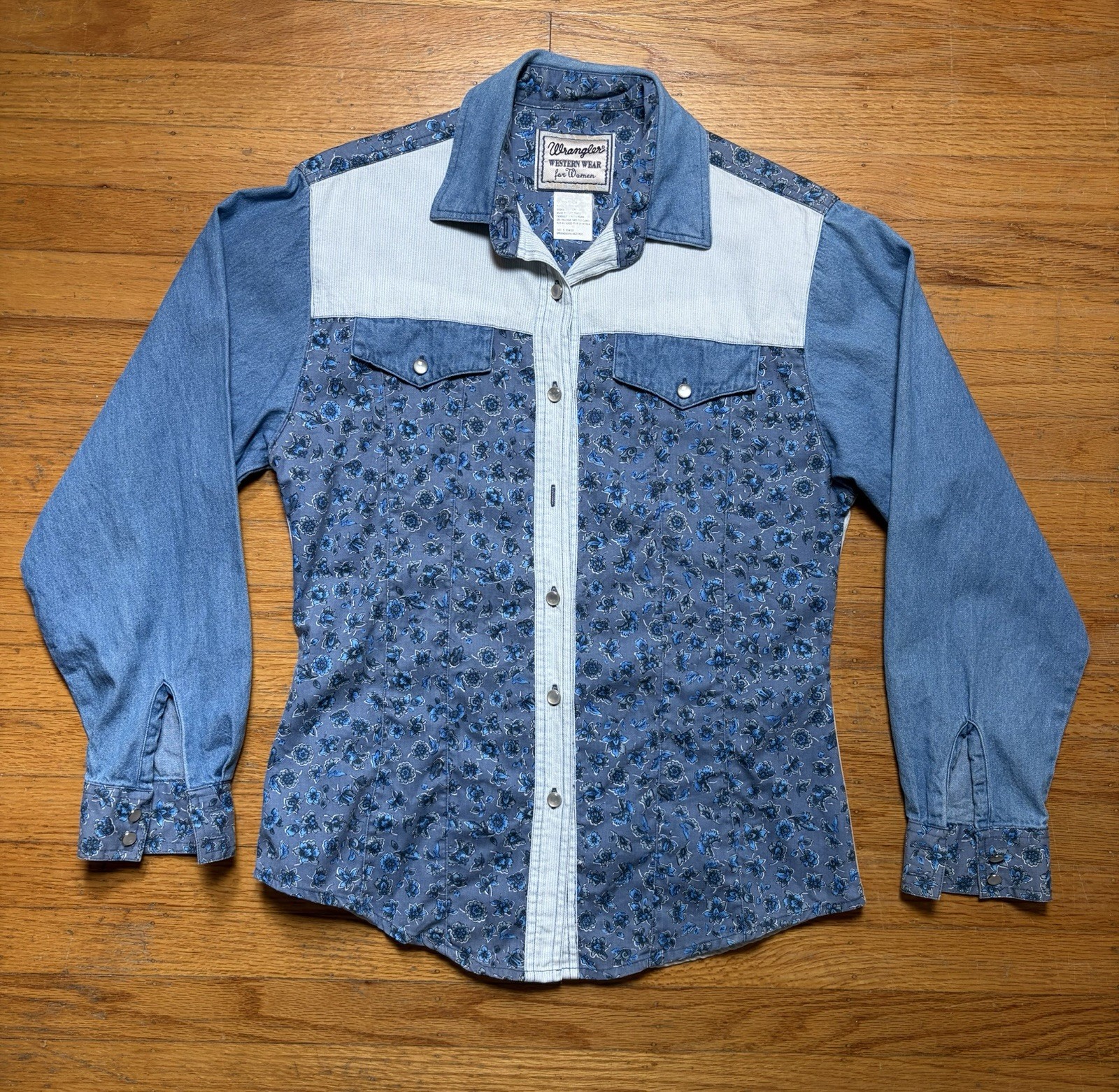 Vintage 90s Wrangler Western Wear Women Long Sleeve Denim Shirt L Floral Button