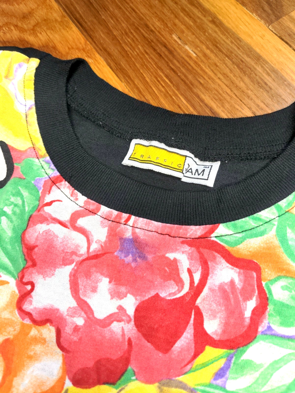Traffic Jam Vintage 80’s Red & Multicolor Floral T-Shirt Size L