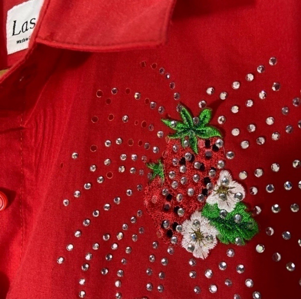 Vintage Las Olas red strawberry rhinestone appliqué button up shirt size Medium