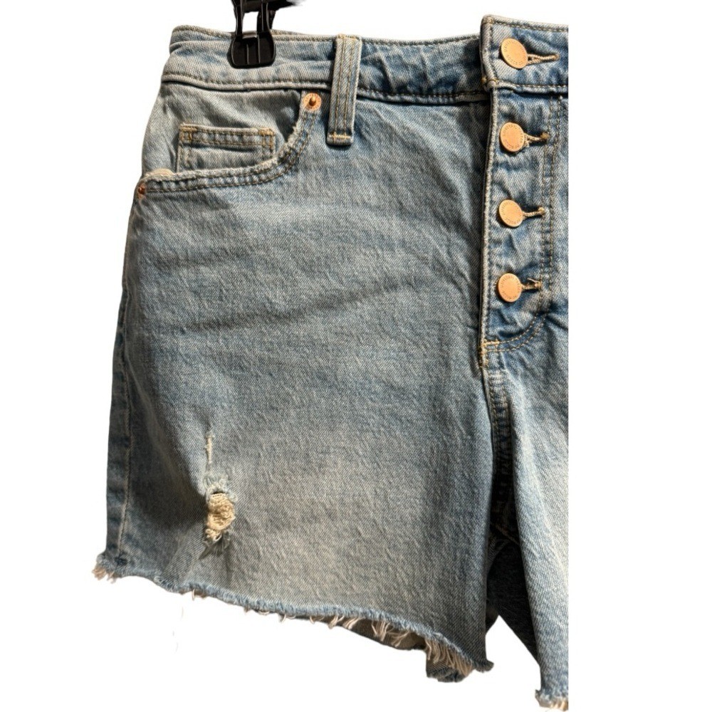 Universal Thread NWT Vintage MIDI Shorts, size 2/26R, Button -Fly Distressed