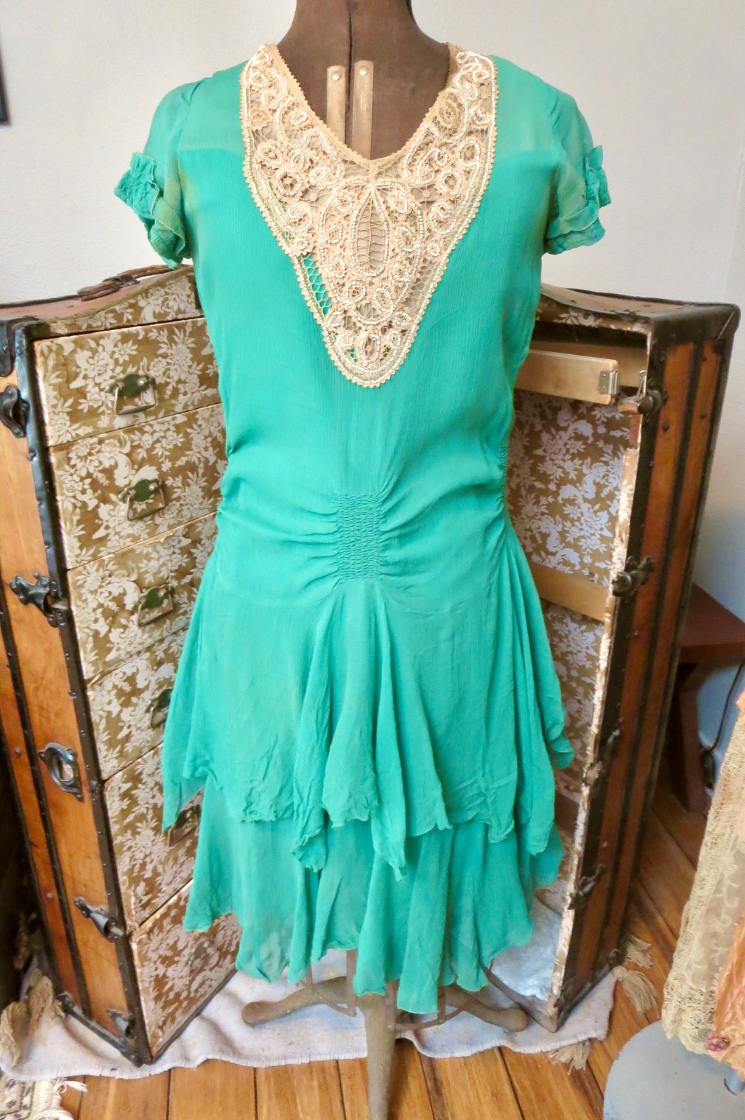 1920s Authentic Bright Green Silk Day Dress With Beaded Bodice 36 Bust