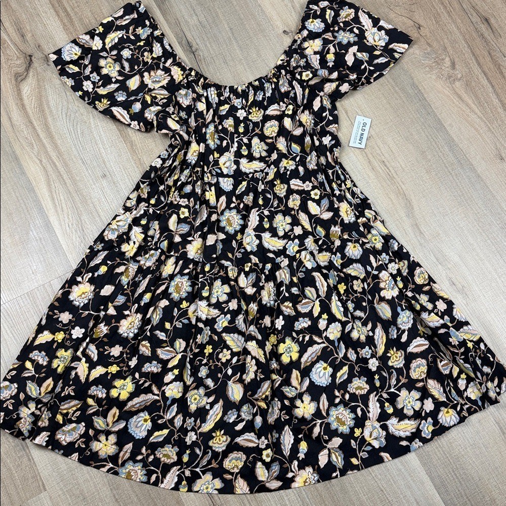 Old Navy Women’s Floral Dress in Black and Yellow. NWT. Size Medium