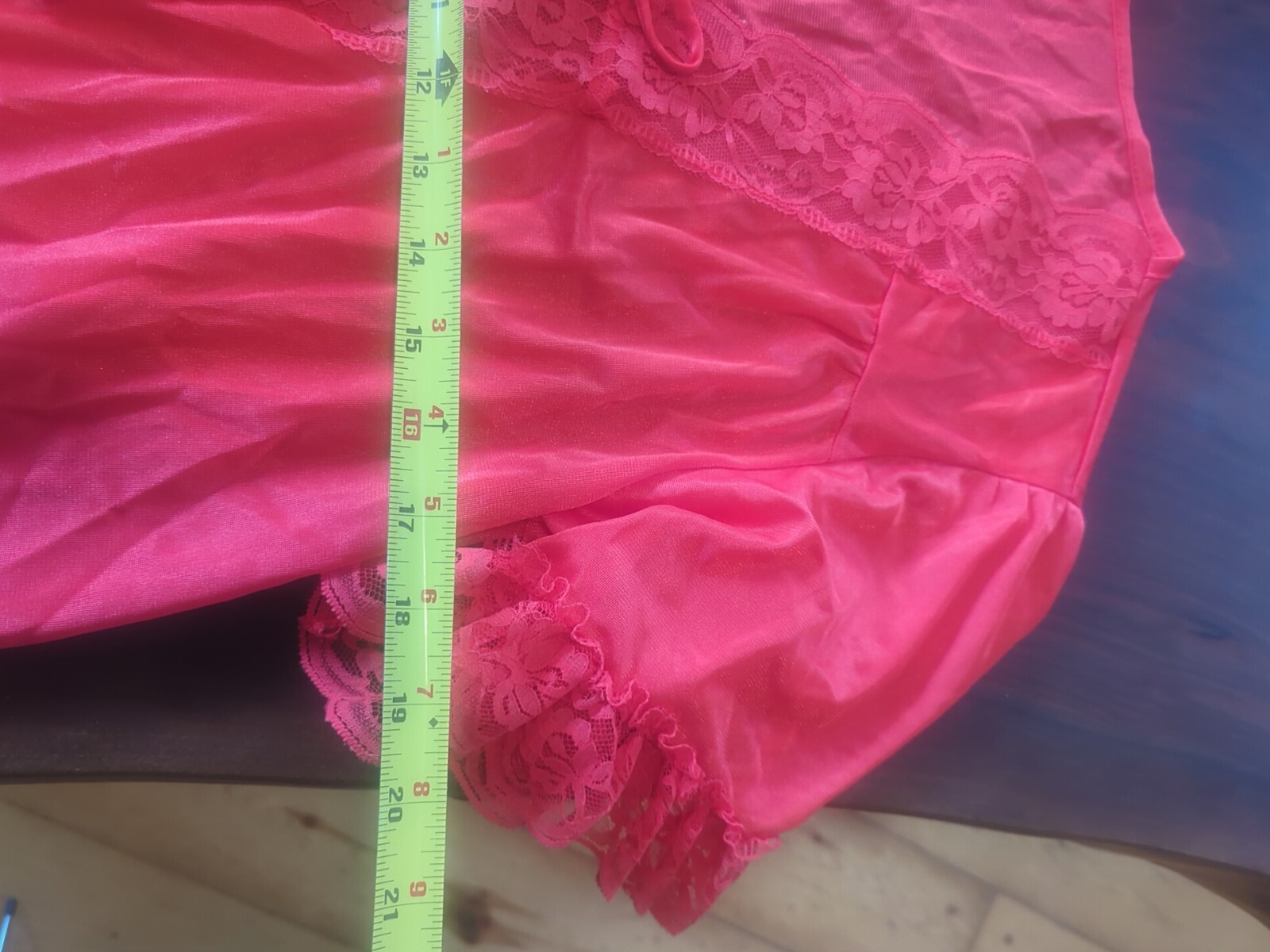 VINTAGE LADY CAMEO RED SIZE MEDIUM BABYDOLL NIGHTGOWN #39310 Peekaboo Retro